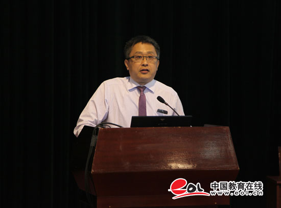 職業(yè)教育重校企合作 實(shí)現(xiàn)產(chǎn)業(yè)與專業(yè)無(wú)縫對(duì)接