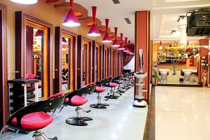 唐山牛燕美容美發(fā)設(shè)計培訓(xùn)學(xué)校怎么樣？現(xiàn)在美容美發(fā)行業(yè)發(fā)展怎么樣？