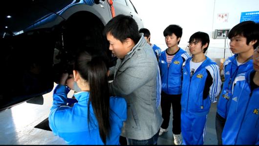學汽車運用與維修專業(yè)去哪里？來德州躍華學校吧
