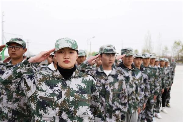 挑戰(zhàn)自我，勇于拼搏——蘭州新華互聯(lián)網(wǎng)中等職業(yè)學(xué)校春訓(xùn)總結(jié)大會