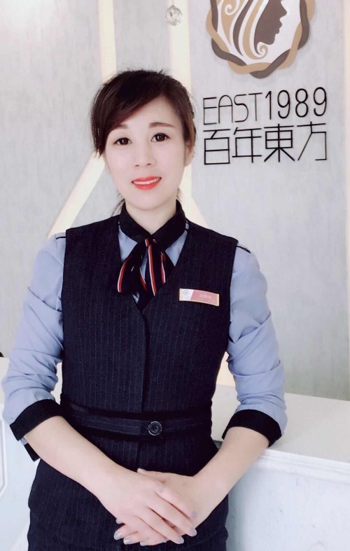  青花美甲怎么做？保定東方技工學(xué)校教你巧做美甲！