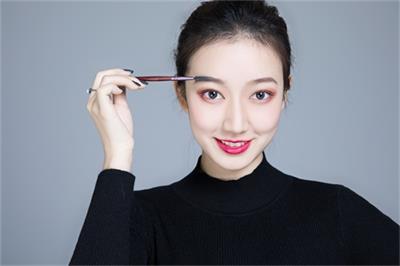 怎么才能學(xué)好化妝？   