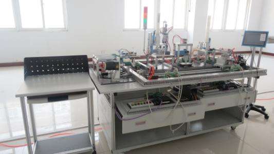 機(jī)電的未來發(fā)展模式是怎么樣的？煙臺機(jī)電學(xué)校正在講解