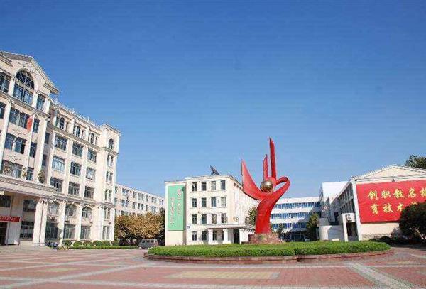 青島中魯中等專業(yè)學校校址在哪兒？如何報名？