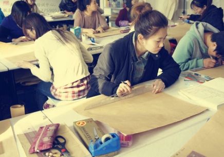 秦皇島服裝設(shè)計(jì)學(xué)校哪家好？