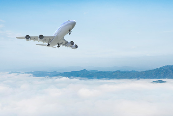 攝圖網_500692516_云端上的航空運輸（企業(yè)商用）