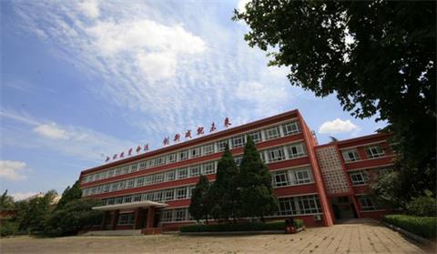 中國洛陽一拖技師學(xué)院正規(guī)嗎？采用什么教學(xué)模式？