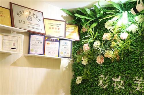 貴陽靜莎彩妝美容美發(fā)紋繡美甲培訓學校有業(yè)余班嗎？
