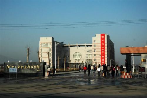 專業(yè)技術(shù)與薪資福利可以兼得，就在河北現(xiàn)代冶金工業(yè)學(xué)校！