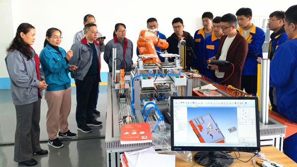 玉田職教中心校企生同堂開(kāi)展工業(yè)機(jī)器人實(shí)訓(xùn)教學(xué) 玉田職教中心校企生同堂開(kāi)展工業(yè)機(jī)器人實(shí)訓(xùn)教學(xué)