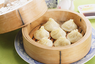 想學(xué)面點(diǎn)制作嗎？來保定玉蘭香廚師學(xué)校吧！