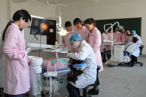 口腔醫(yī)學(xué)專業(yè)有哪些就業(yè)方向？