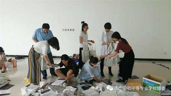 唐山實(shí)驗(yàn)中專老師及學(xué)生全方位服務(wù)國際職教大會