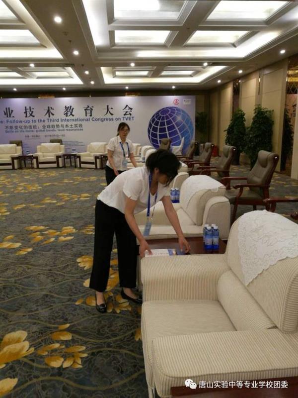 唐山實(shí)驗(yàn)中專老師及學(xué)生全方位服務(wù)國際職教大會
