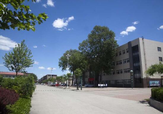 山海關(guān)鐵路技師學(xué)院 山海關(guān)鐵路技師學(xué)院